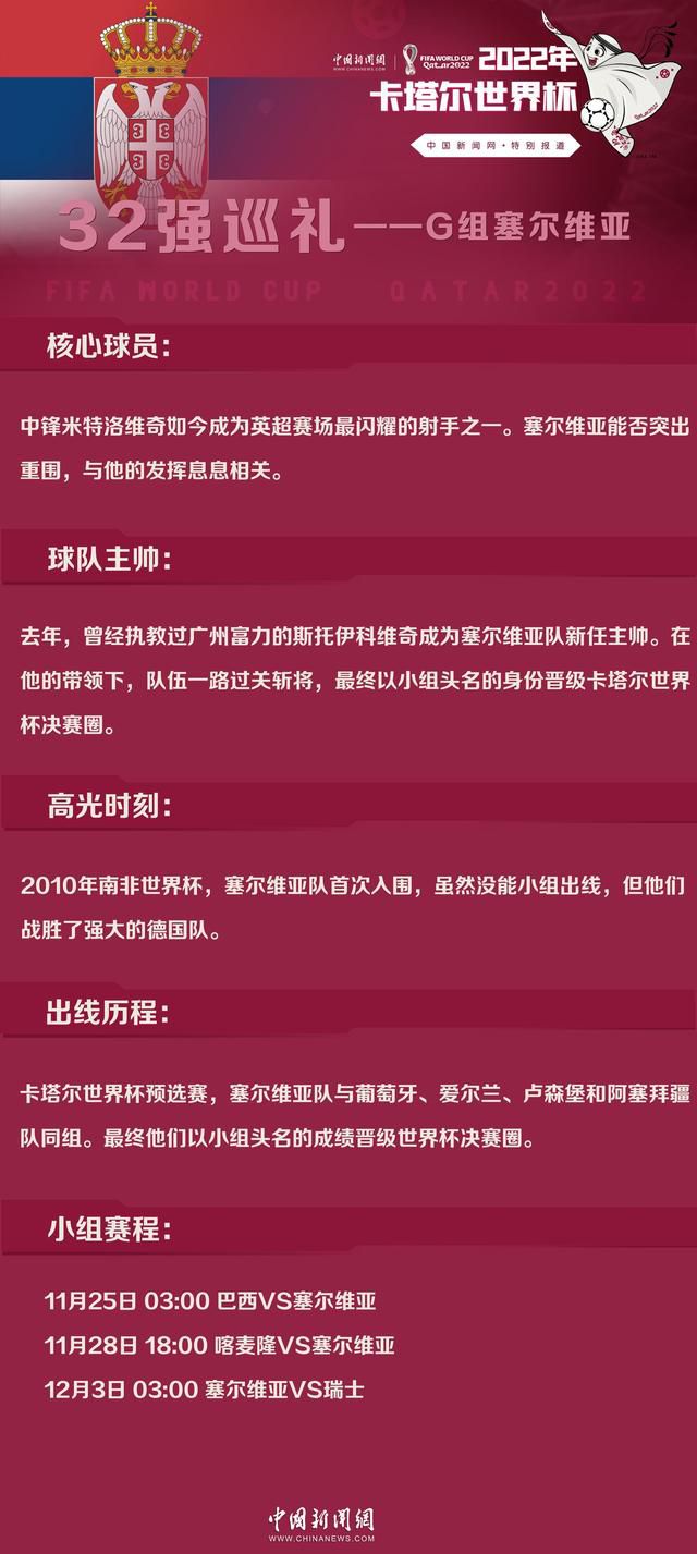 流出的片场照中还有她帅气驾驶摩托的画面，看来这位反派气场很强